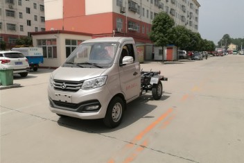 （3方）國(guó)六長(zhǎng)安勾臂式垃圾車